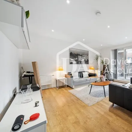 Rent this 1 bed apartment on 35-39 Pellerin Road in London, N16 8AT