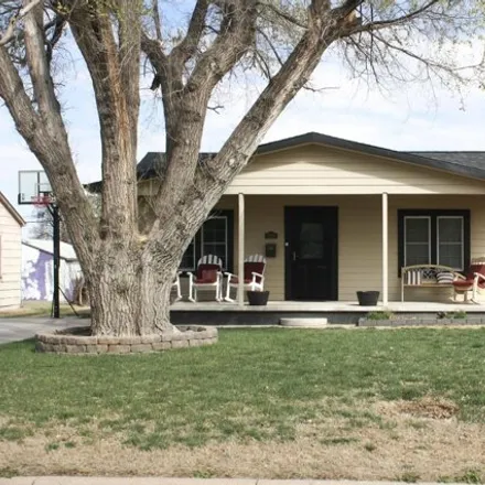Buy this 3 bed house on 1220 Larimer St in Pratt, Kansas