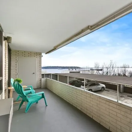 Buy this 1 bed condo on 521 5th Avenue West in Seattle, WA 98119
