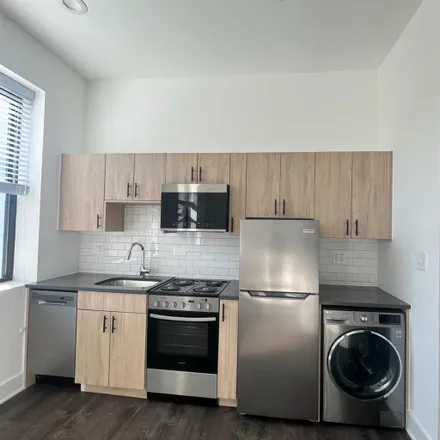 Rent this 1 bed apartment on 1124 West Wilson Avenue in Chicago, IL 60625
