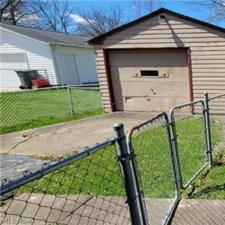 Image 2 - 426 Moherman Avenue, Youngstown, OH 44509, USA - House for sale