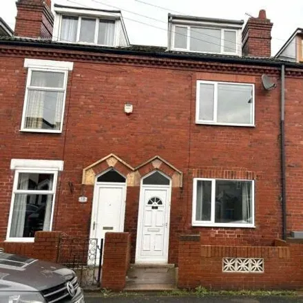 Buy this 3 bed townhouse on Queensway in Old Goole, DN14 5HP