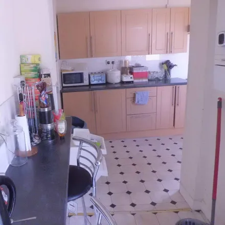 Rent this 4 bed house on Reservoir Road in Metchley, B29 6ST