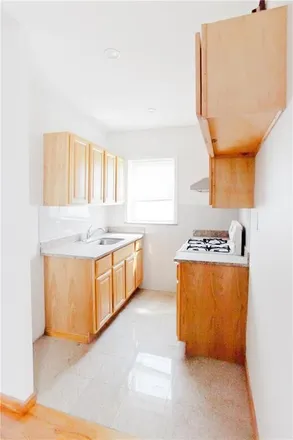 Image 6 - 1855 74th Street, New York, NY 11204, USA - Townhouse for sale