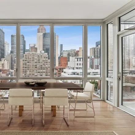 Image 3 - 221 East 34th Street, New York, NY 10016, USA - Condo for sale