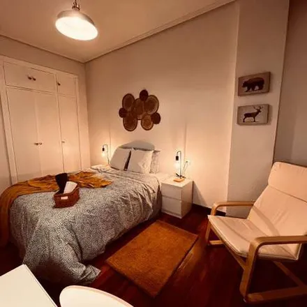 Rent this 5 bed apartment on Etxezuri dorreak in Trenbideko etorbidea / Avenida del Ferrocarril, 48010 Bilbao
