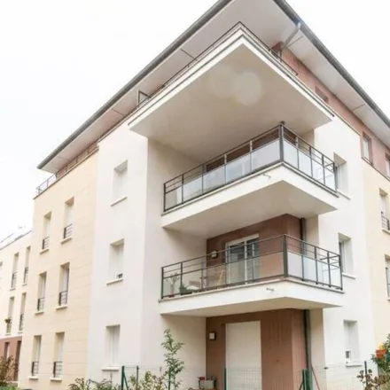 Rent this 2 bed apartment on 30 Avenue Darblay in 91540 Mennecy, France