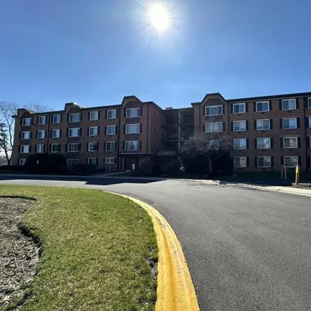 Rent this 2 bed condo on Weber Drive in Williamsburg, Arlington Heights