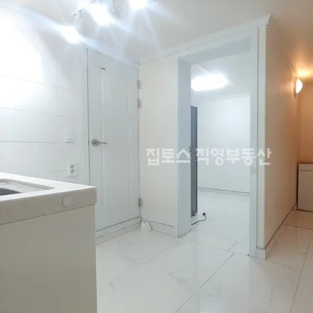 Rent this 2 bed apartment on 서울특별시 서초구 반포동 733-20