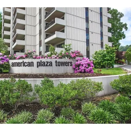 Buy this 3 bed condo on Southwest 2nd Avenue in Portland, OR 97258