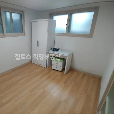 Rent this studio apartment on 서울특별시 관악구 봉천동 1572-25