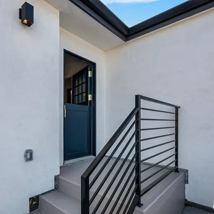 Image 3 - 7320 9th Avenue, Los Angeles, CA 90043, USA - Townhouse for sale