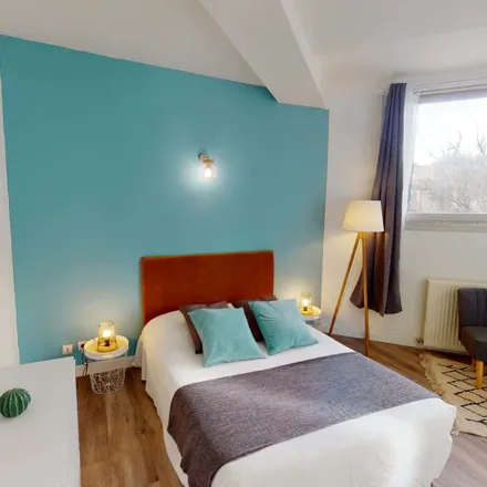 Rent this 3 bed room on Hôtel Lefèvre in Rue des Deux Ponts, 34062 Montpellier