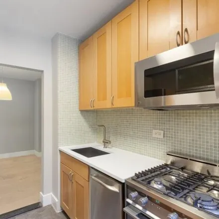 Image 3 - 136 East 76th Street, New York, NY 10021, USA - Apartment for sale