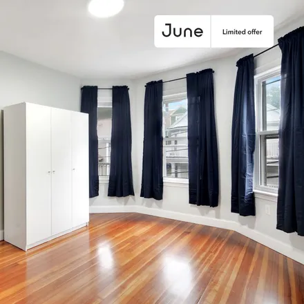 Image 2 - 28 Hunnewell Avenue - Room for rent