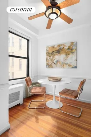 Image 2 - 245 West 74th Street, New York, NY 10023, USA - Apartment for sale