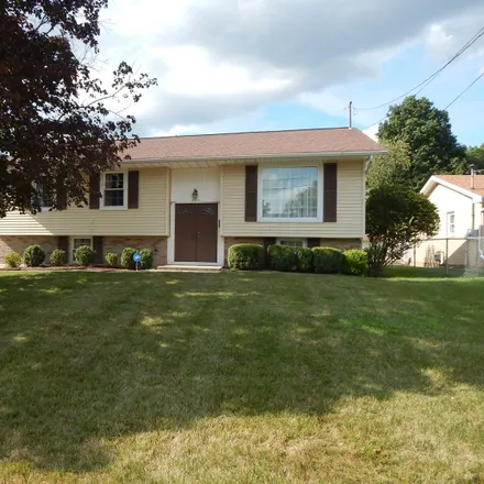Buy this 3 bed house on 408 Warren Drive in Springfield, OH 45503
