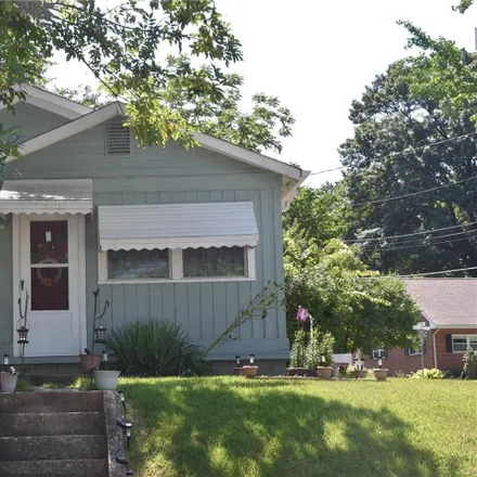 Buy this 2 bed house on 1148 Hall Street in Saint Charles, MO 63301