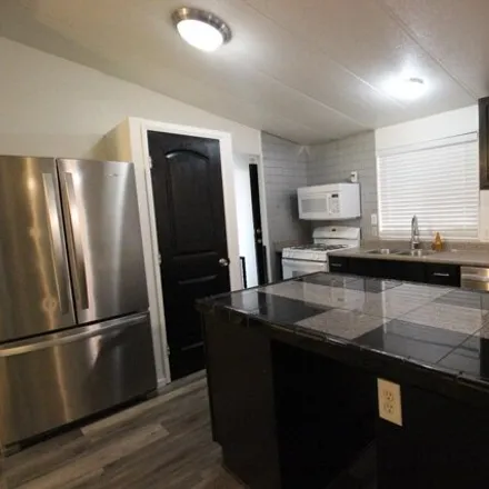 Image 4 - 180 Kings Ln, Bakersfield, California, 93308 - Apartment for sale