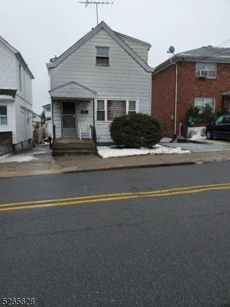 Image 2 - 421 Preakness Avenue, Paterson, NJ 07502, USA - House for sale