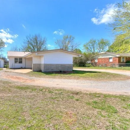 Image 2 - 888 East Highland Street, Tecumseh, OK 74873, USA - House for sale