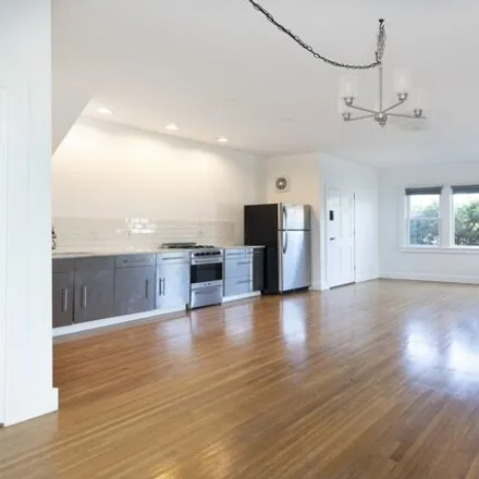 Image 3 - 1863 Strongs Drive, Los Angeles, CA 90291, USA - House for sale