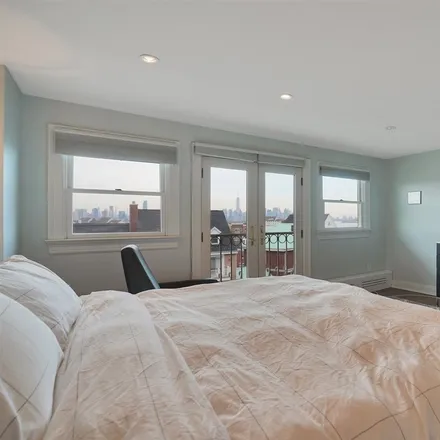 Image 9 - West Shearwater Court, Jersey City, NJ 07305, USA - Condo for sale