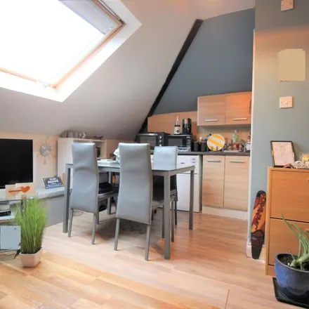 Rent this studio apartment on 1 Brent Street in London, NW4 2ES