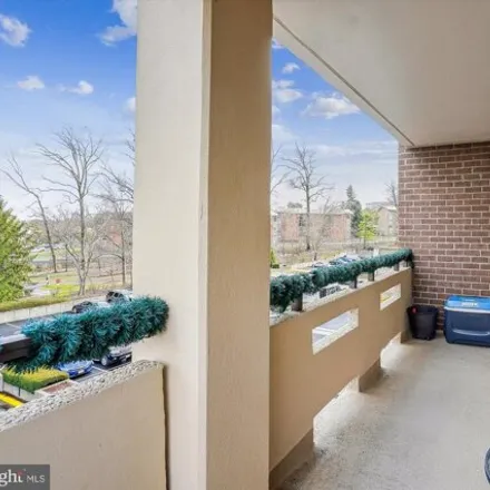 Image 4 - Encore of McLean, 1808 Old Meadow Road, Fairfax County, VA 22102, USA - Condo for sale