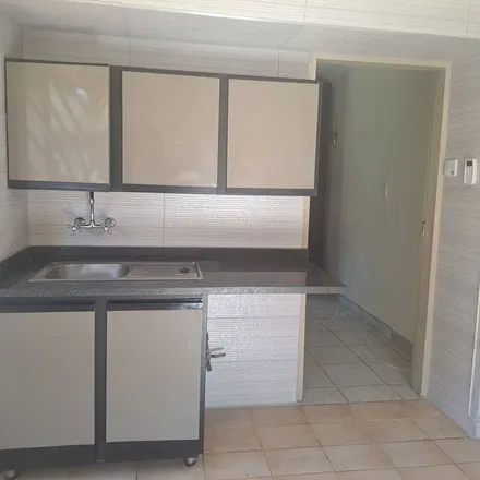 Image 8 - Troupant Place, Johannesburg Ward 104, Randburg, 2118, South Africa - Apartment for rent