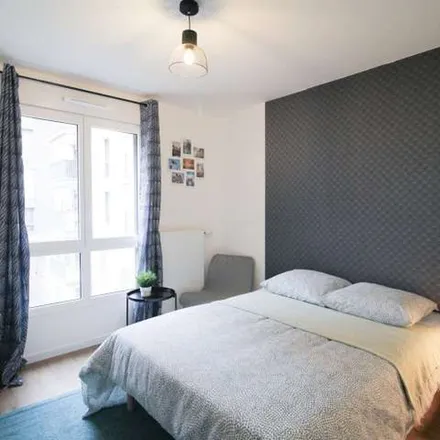 Rent this 5 bed apartment on 10 Rue Mozart in 92110 Clichy, France