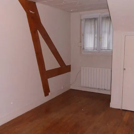 Rent this 2 bed apartment on 35 Rue Georges Decroze in 60700 Pont-Sainte-Maxence, France