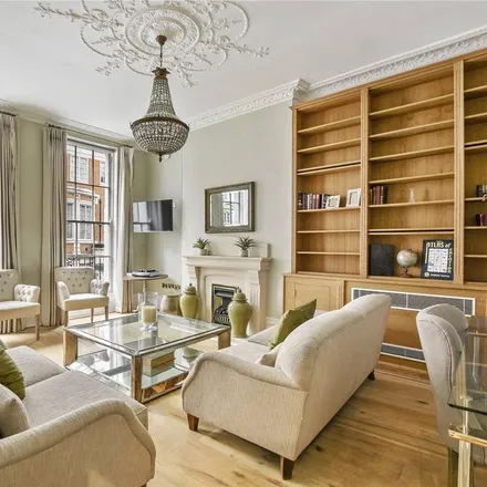 Rent this 4 bed townhouse on 60 Park Street in London, W1K 2JS