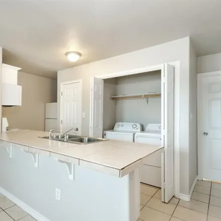 Image 7 - 101 Castleberrys Court, Bertram, Burnet County, TX 78605, USA - Apartment for rent
