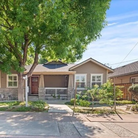Buy this 3 bed house on 937 S I St in California, 94550