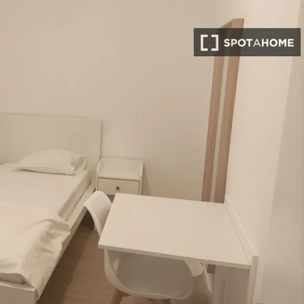 Rent this 6 bed room on Farmácia Corvo in Rua Ângela Pinto 32-B-C, 1900-936 Lisbon