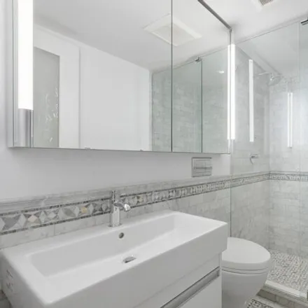 Image 8 - 304 West 18th Street, New York, NY 10011, USA - House for sale