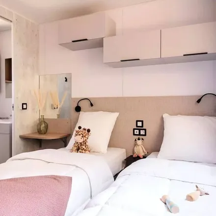 Rent this 2 bed house on École élémentaire de COUX ET BIGAROQUE in Place des Croquants, 24220 Les Bretoux