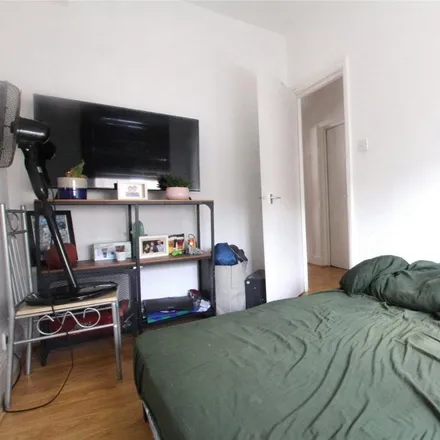 Image 3 - 40 Settles Street, St. George in the East, London, E1 1JN, United Kingdom - Apartment for rent