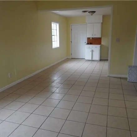 Image 3 - 1021 Silver Avenue, Lunar Heights Colonia, Donna, TX 78537, USA - House for rent