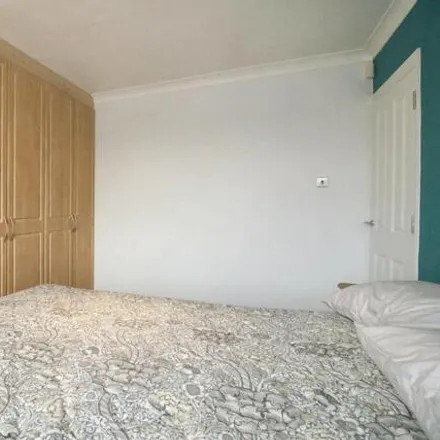 Image 5 - St. Bride's Avenue, South Stanmore, London, HA8 6BT, United Kingdom - House for rent