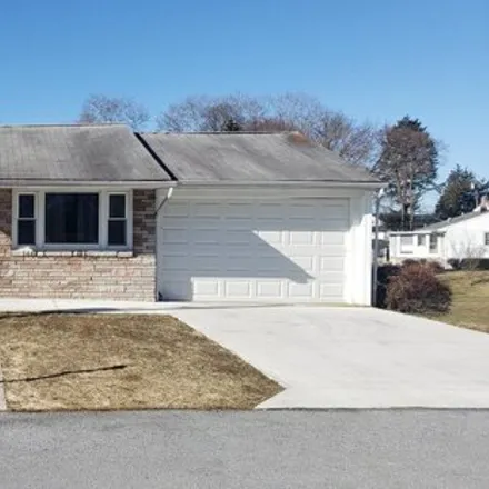 Buy this 3 bed house on 6 Chelsea Lane in Colonial Park, PA 17109