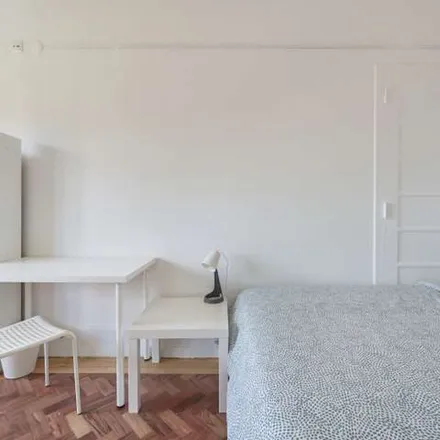 Rent this 16 bed apartment on Peróla do Parque in Rua Sampaio e Pina 13, 1070-241 Lisbon
