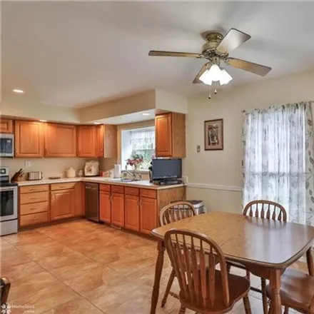 Image 7 - 96 Abbey Road, Chestnut Hill, Forks Township, PA 18040, USA - House for sale