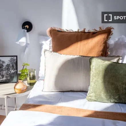 Rent this 6 bed room on Carrer de Balmes in 359, 08006 Barcelona