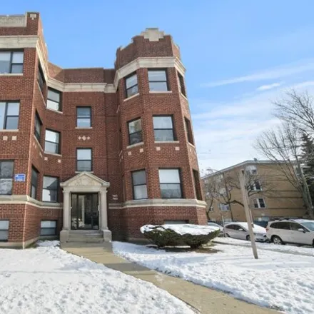 Rent this 5 bed apartment on 7601-7603 North Sheridan Road in Chicago, IL 60626