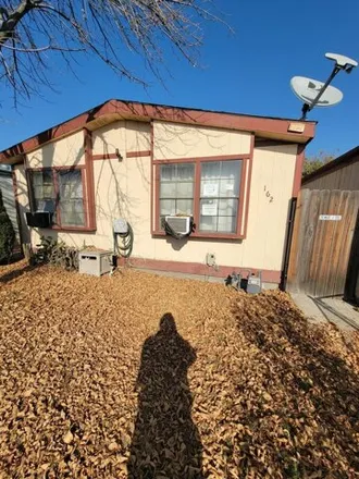 Buy this studio apartment on Calle de Oro in Bakersfield, CA 93304