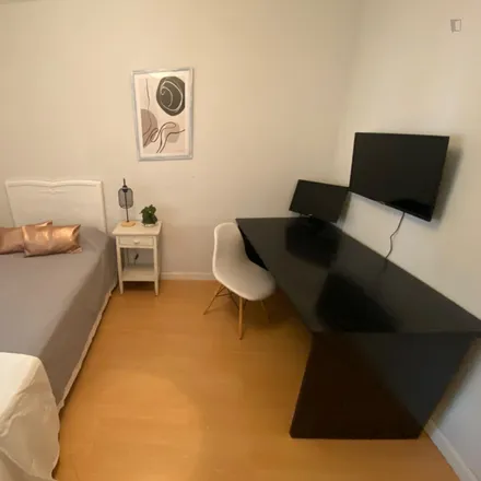 Rent this 4 bed room on Madrid in Paseo de la Reina Cristina, 23