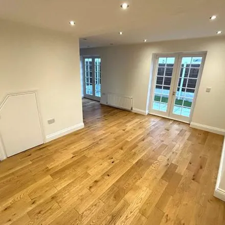 Image 2 - The Old Chapel, St Mary's Lane, London, RM14 2QP, United Kingdom - Apartment for rent