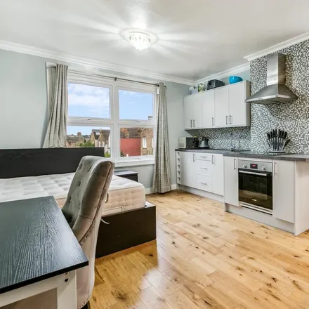 Rent this studio apartment on Fairmile Avenue in London, SW16 6AG